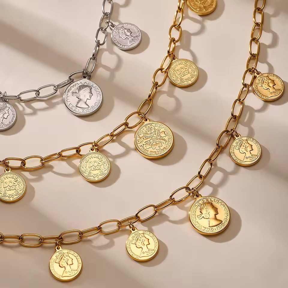 Gold-Plated Queen Portrait Coin Necklace - Image 6