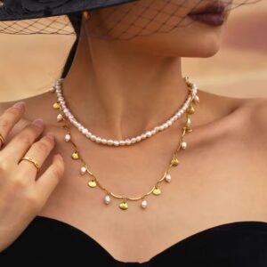 Gold Shell Pendant Necklace with Pearl